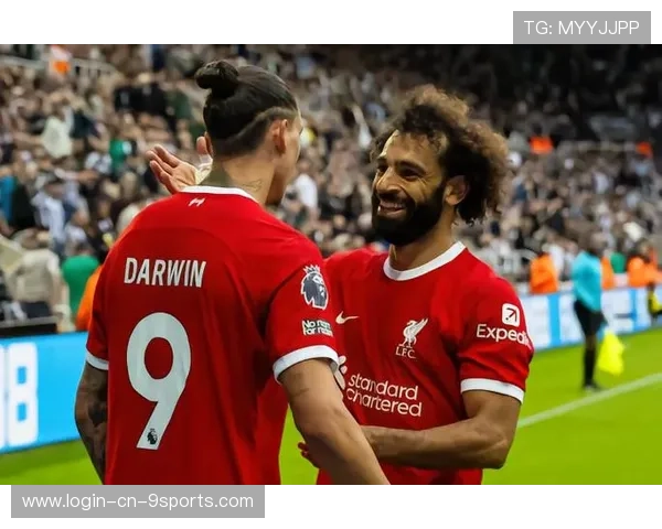 利物浦反击如闪电，萨拉赫搓射远角得手：激情夜幕下的冠军气息